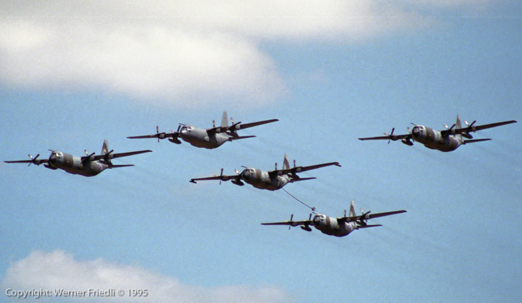 C-130 Tanker-Formation