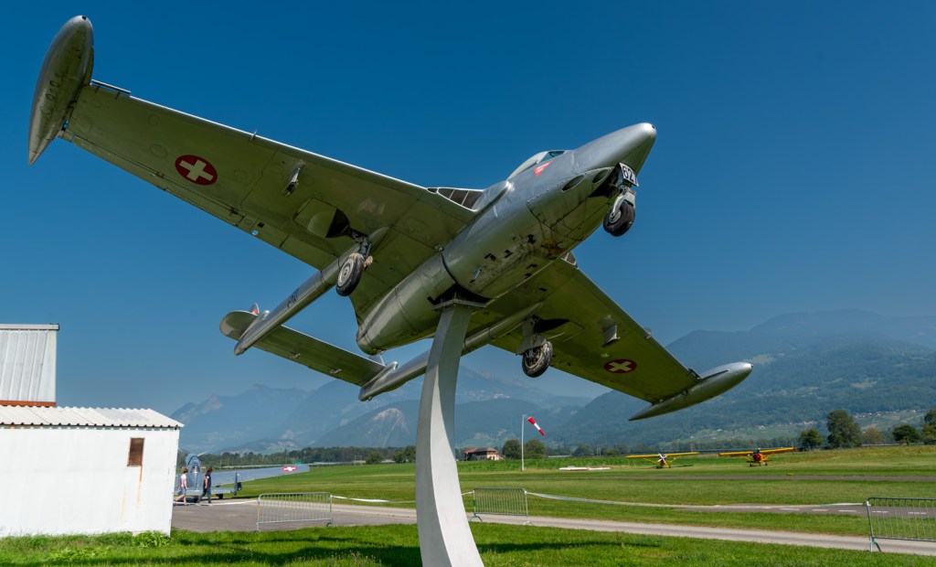 De Havilland Venom | Gate Guard